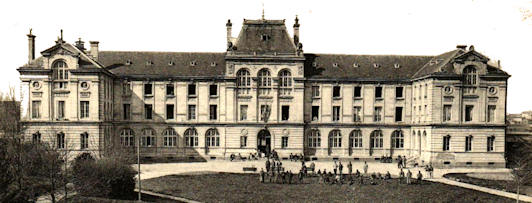 Ecole normale d'instituteurs du Calvados (Caen, 1930). 168, rue Caponière.
Construite entre 1883 et 1887. Devenue rectorat de Caen en 1988. Ecole Normale de Caen